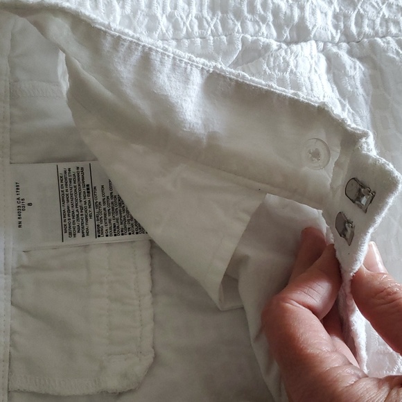 Banana Republic Hampton Eyelet Textured Shorts White Sz: 8, EUC - Picture 3 of 8